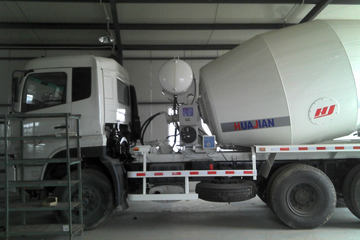 东风商用车底盘&nbsp;混凝土搅拌车外观                                                图片