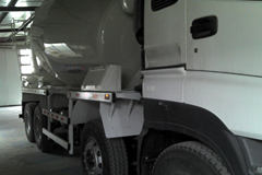 五十铃 390马力 8X4 混凝土搅拌车(华建牌)(HDJ5310GJBIS)