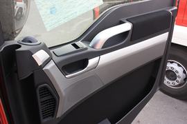 TGS 载货车驾驶室                                               图片