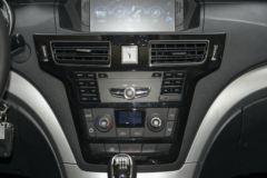 大运皮卡 2020款 尊享型 2.4T汽油 218马力 6挡手动 四驱 标轴双排皮卡