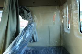 重汽豪沃(HOWO)底盘&nbsp;混凝土搅拌车驾驶室                                               图片