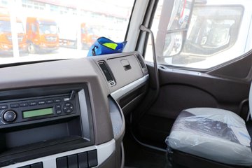 �������� ����T5 270���� 4X2 ����ǣ����(LZ5180TBQG2AB)ͼƬ