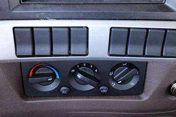 �������� ����T5 270���� 4X2 ����ǣ����(LZ5180TBQG2AB)ͼƬ