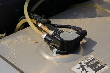 �������� ����T5 270���� 4X2 ����ǣ����(LZ5180TBQG2AB)ͼƬ