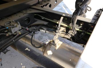 �������� ����T5 270���� 4X2 ����ǣ����(LZ5180TBQG2AB)ͼƬ