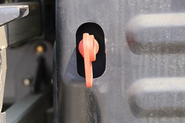 �������� ����T5 270���� 4X2 ����ǣ����(LZ5180TBQG2AB)ͼƬ