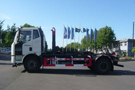 一汽解放底盘&nbsp;垃圾运输车外观图片