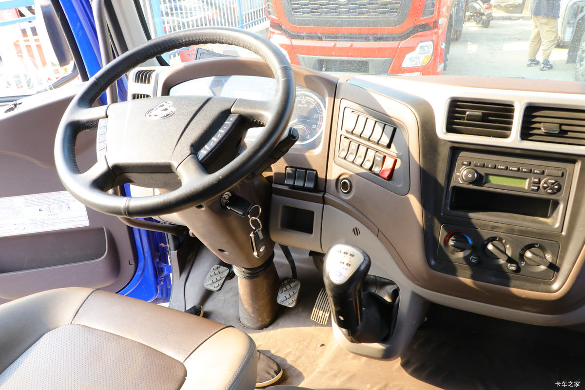  ³M3 200 4X2 6.8ʽػ(LZ5161XXYM3AC1)ʻ                                               