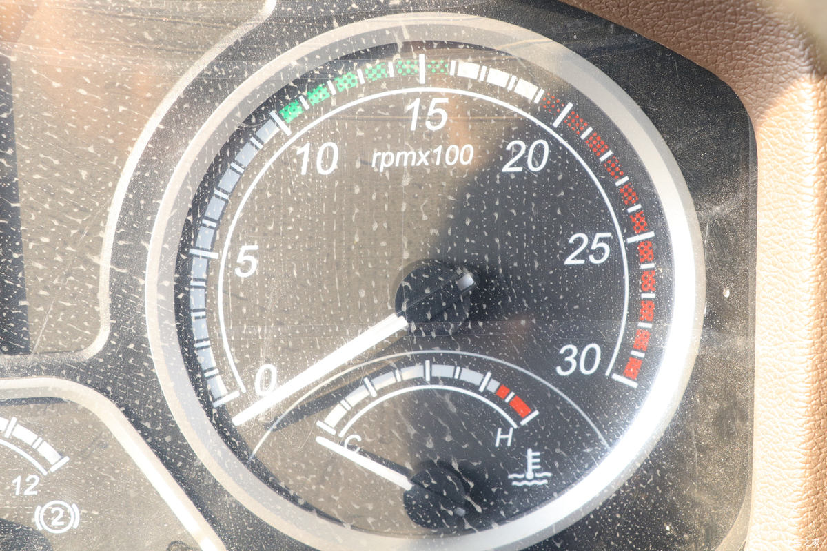  ³M3 200 4X2 6.8ʽػ(LZ5161XXYM3AC1)ʻ                                               