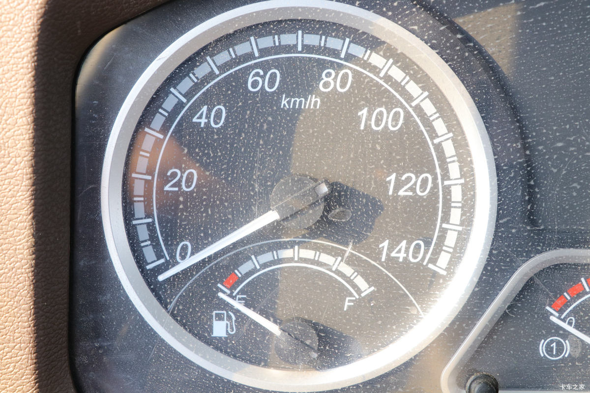  ³M3 200 4X2 6.8ʽػ(LZ5161XXYM3AC1)ʻ                                               