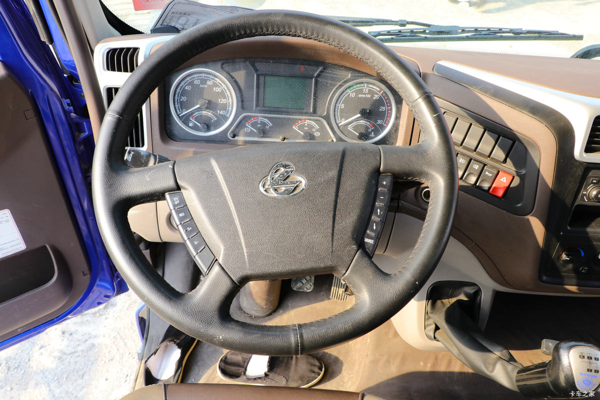  ³M3 200 4X2 6.8ʽػ(LZ5161XXYM3AC1)ʻ                                               