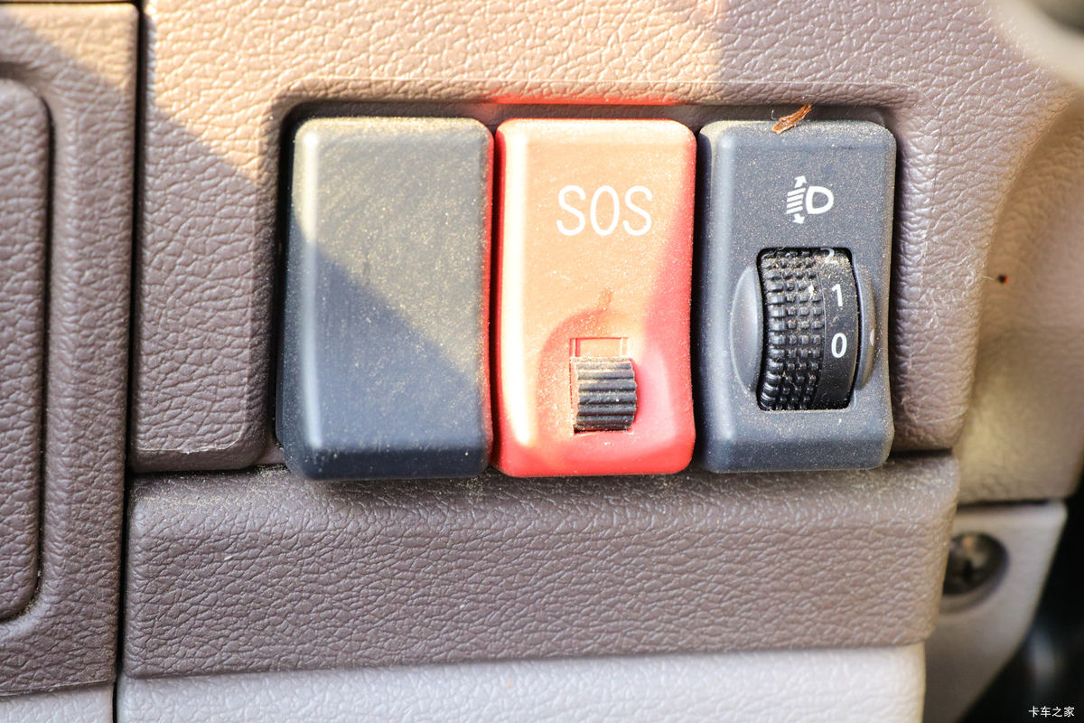  ³M3 200 4X2 6.8ʽػ(LZ5161XXYM3AC1)ʻ                                               