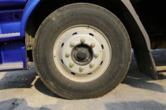 东风柳汽 新乘龙M3 200马力 4X2 6.8米厢式载货车(LZ5161XXYM3AC1)