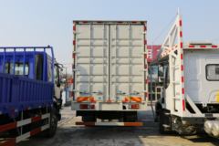 东风柳汽 新乘龙M3 200马力 4X2 6.8米厢式载货车(LZ5161XXYM3AC1)