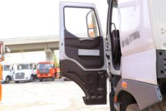 东风柳汽 乘龙H7重卡 460马力 6X2R牵引车(后桥提升)(LZ4255H7CB)