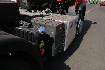 �й����� HOWO TX�ؿ� 440���� 6X4 ǣ����(����)(ZZ4257V324GF1)ͼƬ