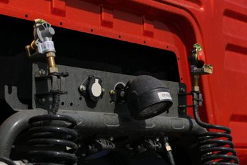 �й����� HOWO TX�ؿ� 440���� 6X4 ǣ����(����)(ZZ4257V324GF1)ͼƬ