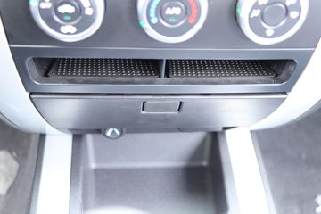 ���� ��½��E5 2018�� ������ 2.4L���� 136���� ���� ����˫��Ƥ��ͼƬ