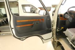 厦门金龙 金威 2019款 110马力 2-5座 2.0L汽油厢货封闭货车(国五)