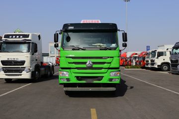 中国重汽 HOWO重卡 440马力 8X4 6.5米自卸车(ZZ3317V3267F1)