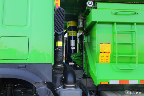 中国重汽 HOWO重卡 440马力 8X4 8.2米自卸车(ZZ