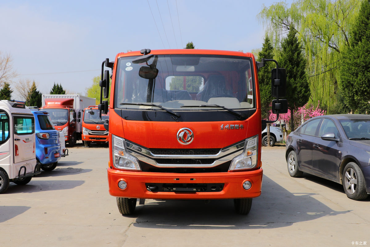 东风 多利卡D6-S 2018款 115马力 3.27米双排厢式售货车