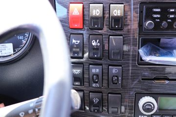 һ����� J6L�п� 220���� 4X2 8����ʽ�ػ���(����)(CA5160XXYP62K1L5E6)ͼƬ