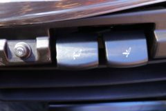 一汽解放 J6L中卡 220马力 4X2 8米厢式载货车(国六)(CA5160XXYP62K1L5E6)