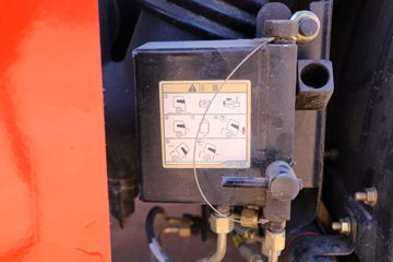 һ����� J6L�п� 220���� 4X2 8����ʽ�ػ���(����)(CA5160XXYP62K1L5E6)ͼƬ