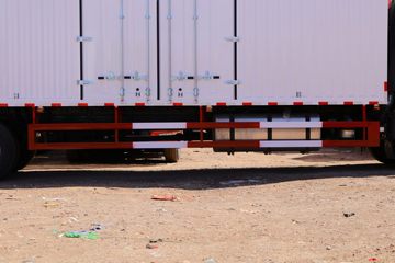 һ����� J6L�п� 220���� 4X2 8����ʽ�ػ���(����)(CA5160XXYP62K1L5E6)ͼƬ