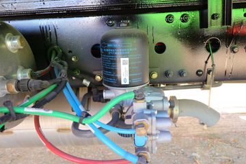 һ����� J6L�п� 220���� 4X2 8����ʽ�ػ���(����)(CA5160XXYP62K1L5E6)ͼƬ