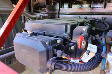 һ����� J6L�п� 220���� 4X2 8����ʽ�ػ���(����)(CA5160XXYP62K1L5E6)ͼƬ