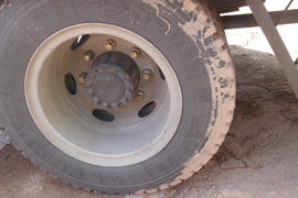 一汽解放底盘&nbsp;平板运输车底盘图片