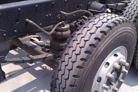 乘龙M5&nbsp;载货车底盘                                                图片