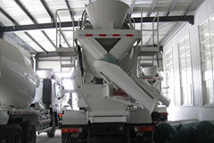 上汽红岩 杰狮 336马力 6X4 混凝土搅拌车(CQ5254GJBHTG384)