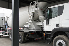 上汽红岩 杰狮 336马力 6X4 混凝土搅拌车(CQ5254GJBHTG384)