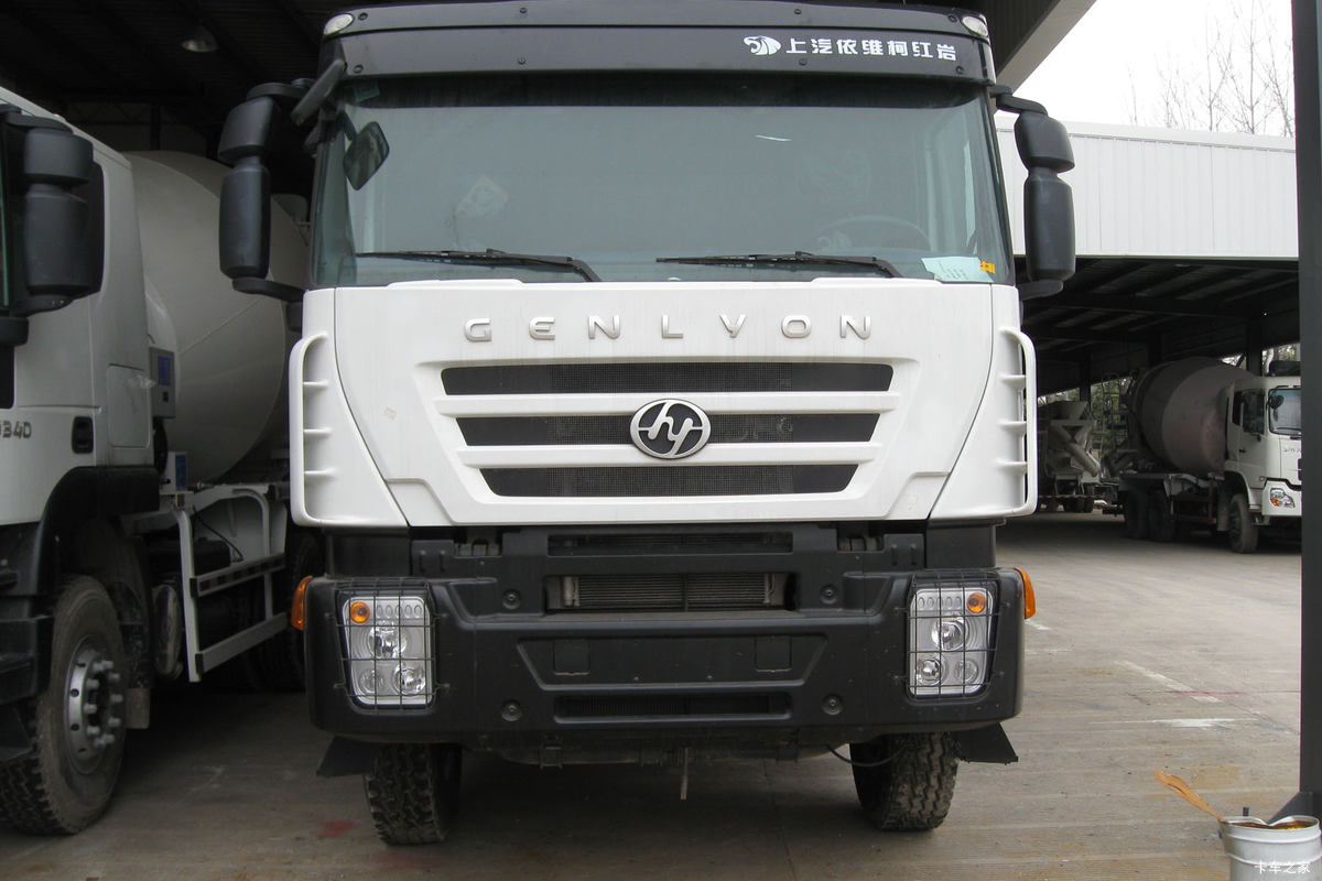 上汽红岩 杰狮 336马力 6X4 混凝土搅拌车