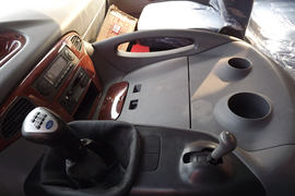 一汽解放底盘&nbsp;粉粒物料运输车驾驶室图片