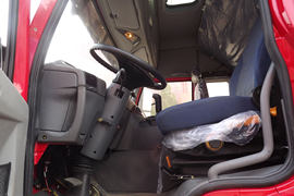 一汽解放底盘&nbsp;粉粒物料运输车驾驶室图片