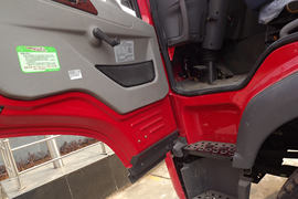 一汽解放底盘&nbsp;粉粒物料运输车驾驶室图片