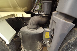 一汽解放底盘&nbsp;粉粒物料运输车底盘图片