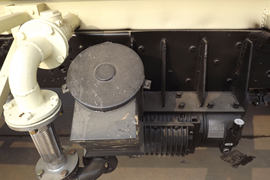 一汽解放底盘&nbsp;粉粒物料运输车底盘图片