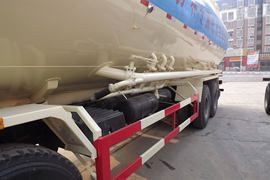 一汽解放底盘&nbsp;粉粒物料运输车底盘图片