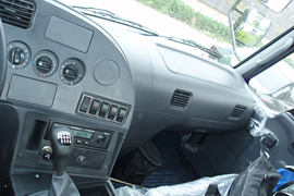 东风商用车底盘&nbsp;平板运输车驾驶室图片