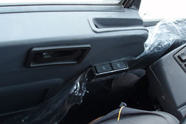 东风商用车底盘&nbsp;平板运输车驾驶室图片