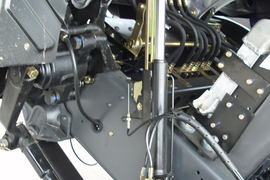 东风商用车底盘&nbsp;平板运输车底盘图片