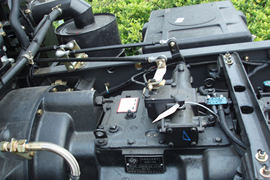 东风商用车底盘&nbsp;平板运输车底盘图片