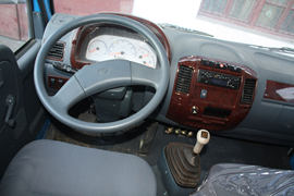 东风股份底盘&nbsp;平板运输车驾驶室图片