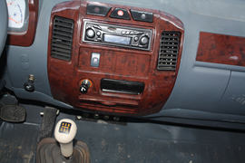 东风股份底盘&nbsp;平板运输车驾驶室图片