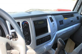 福田欧曼底盘&nbsp;平板运输车驾驶室图片